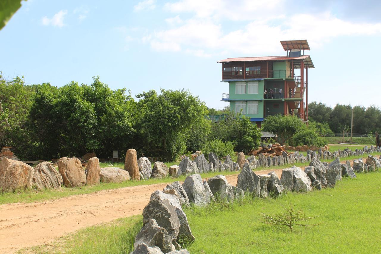 Yala Bay Resort Tissamaharama Bagian luar foto