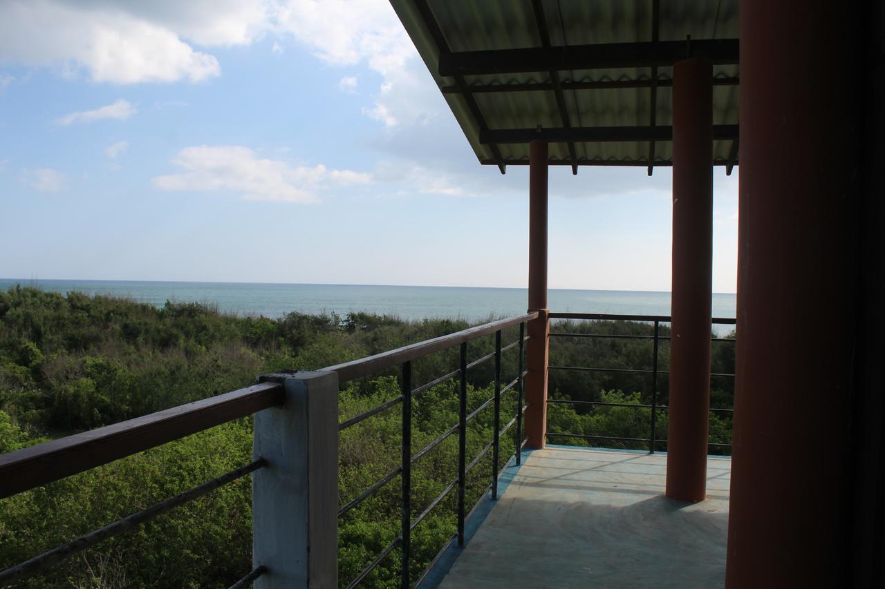 Yala Bay Resort Tissamaharama Bagian luar foto