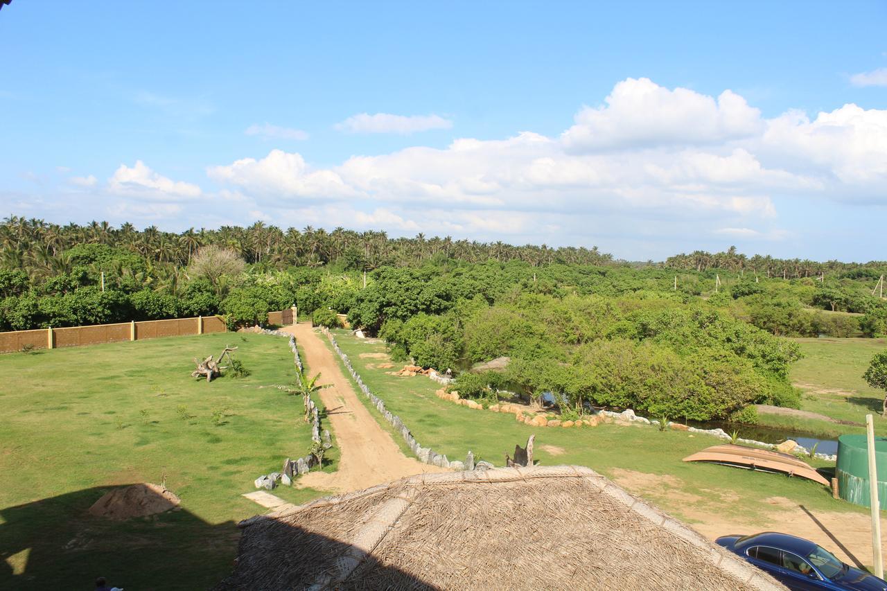 Yala Bay Resort Tissamaharama Bagian luar foto